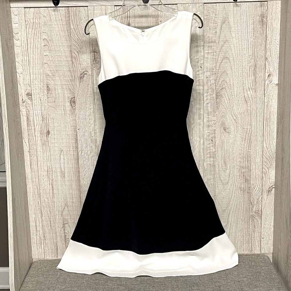 Ivanka Trump Size 2 Dress sleeveless Navy Blue